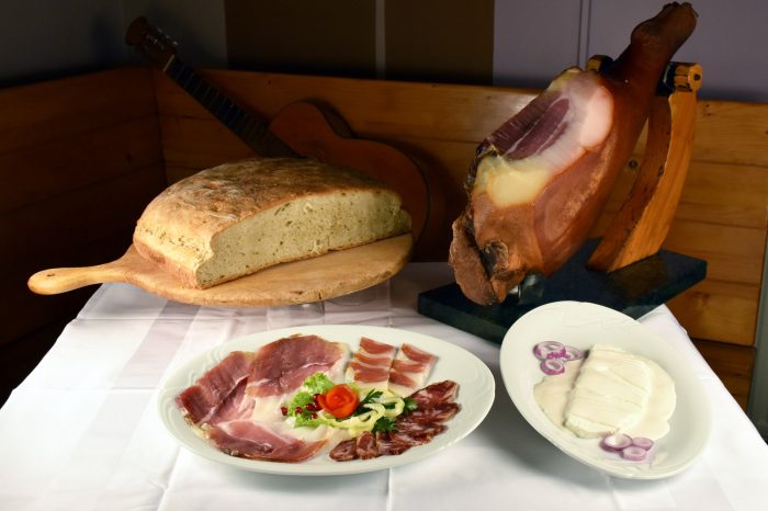 Restoran Ivancic - Kravlji sir s vrhnjem
